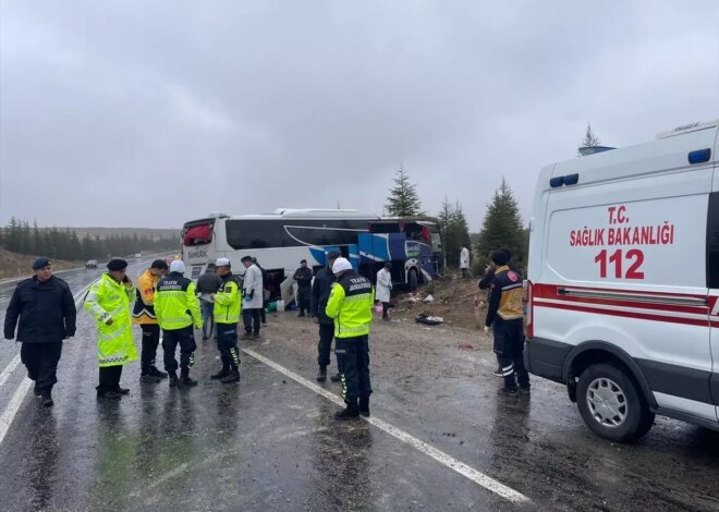 Otobüs Devrildi: 1 Ölü, 30 Yaralı