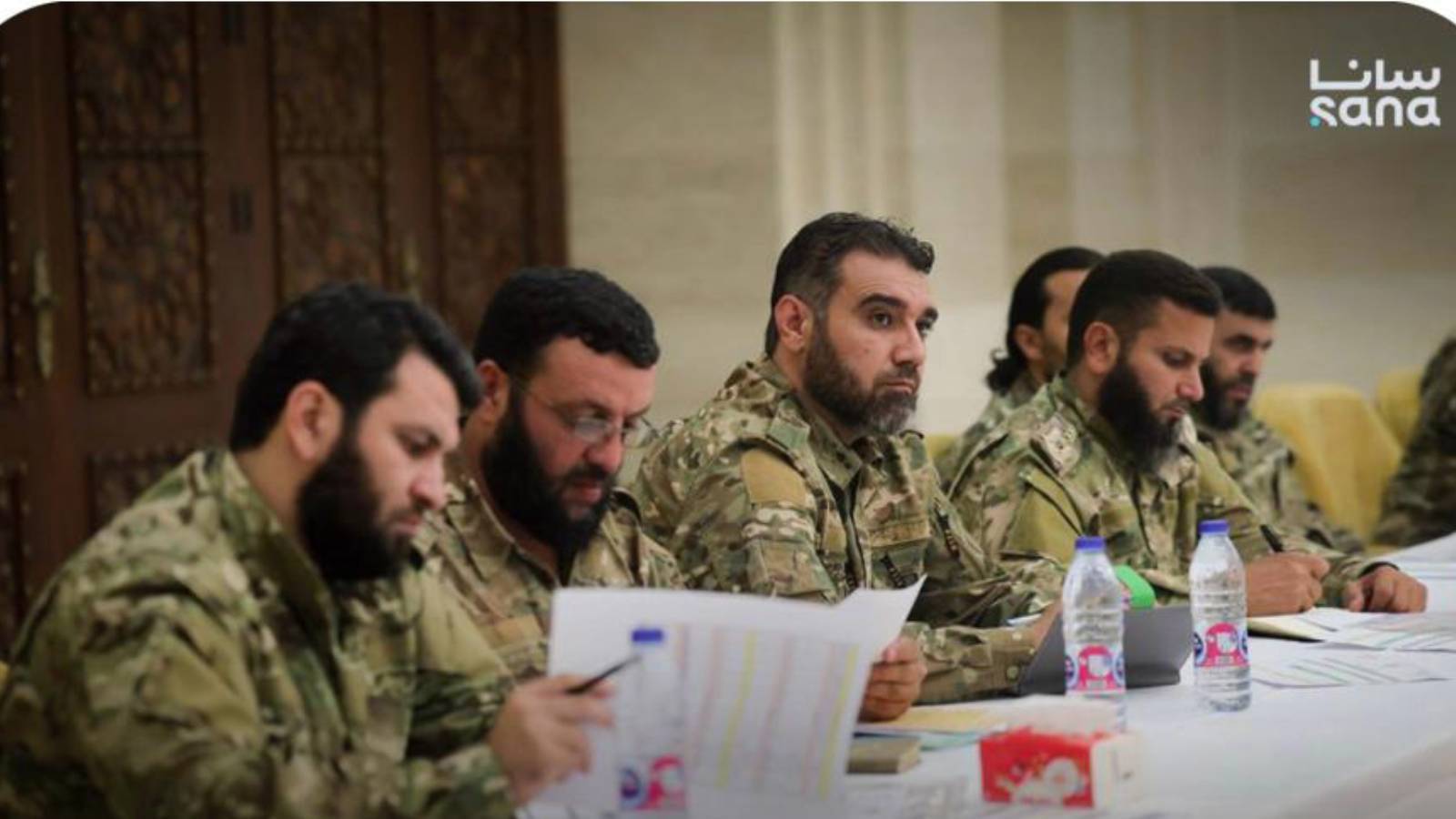 ertugrul ozkok dun samdan gelen fotograflara bakarken sordum acaba o iki kisi bu karelerde var mi mQAmcAmr