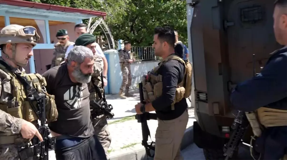 erzincanda tabanca saldirisi 1 olu 1 yarali lgrELrmQ