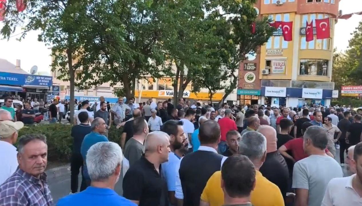 eski isletmecisi oldugu restorana silahli saldiri duzenledi 1 olu 1 yarali xfu8lHxA