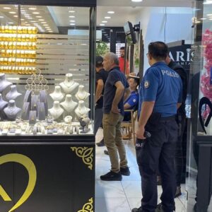 gecim sikintisi ceken emekli isci kuyumcu soymaya kalkisti A1aIGtBQ