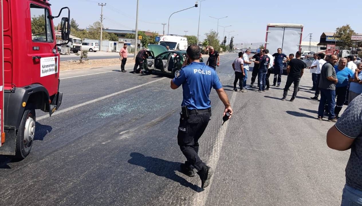 kamyonete carpti otomobildeki kisi yaralandi GZBRN7iI