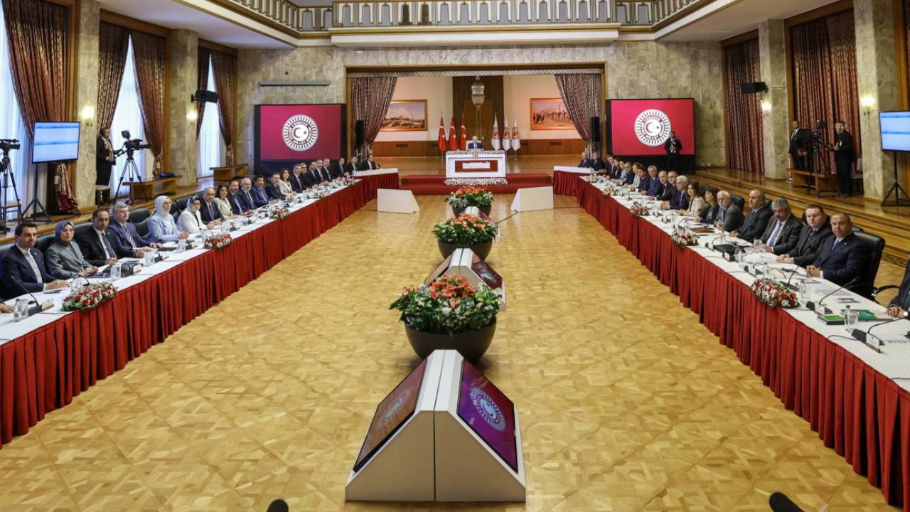 tbmm komisyonun gelecek toplantilarinda is dunyasinin memur ve isci sendikalarinin temsilcileri dinlenecek 3CGPsh17