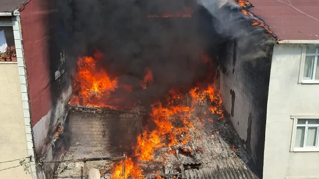 avcilarda korkutan yangin alevler 4 binaya sicradi 3AZN4uK3