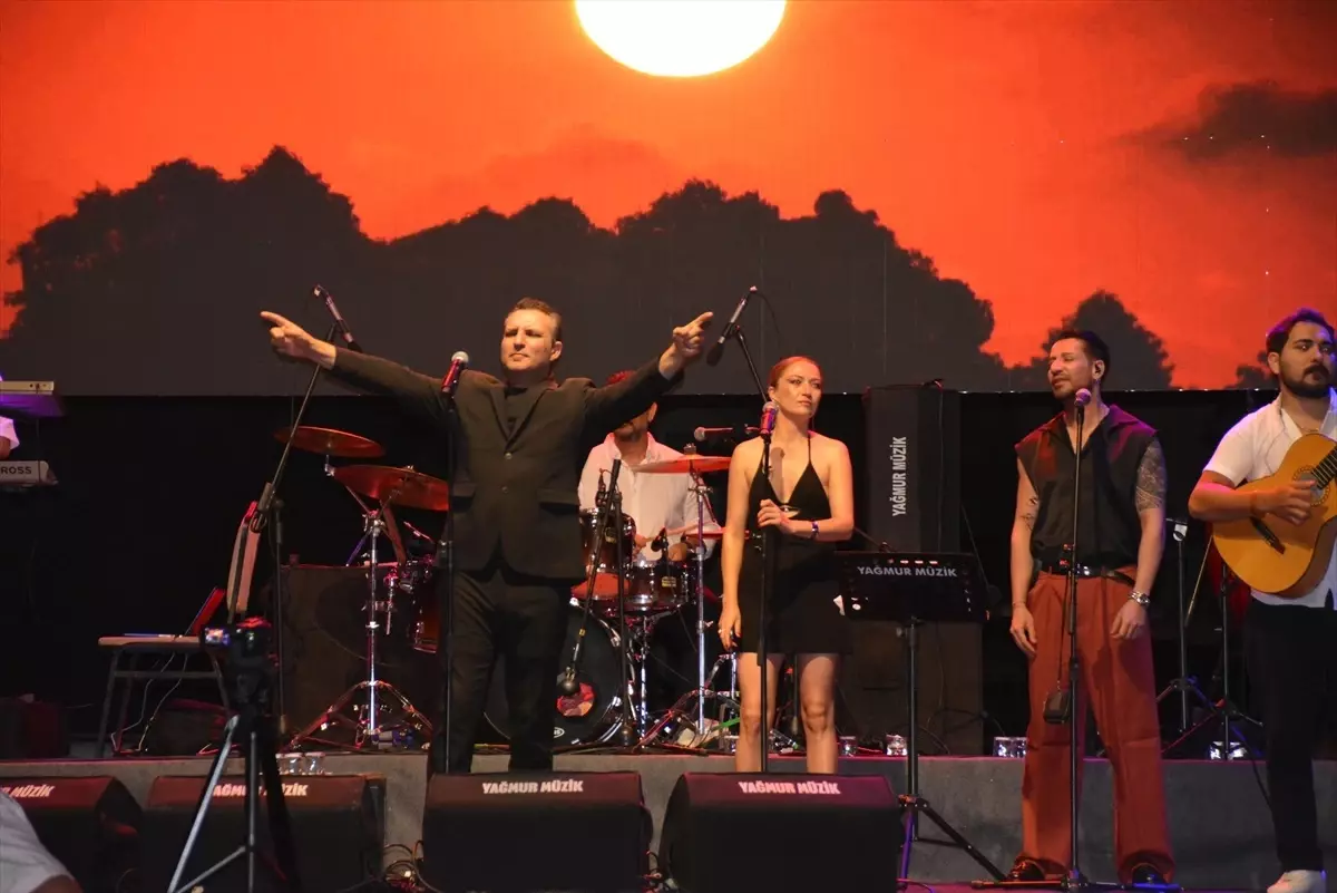 banazin kurtulusu kutlandi E2WctjVt