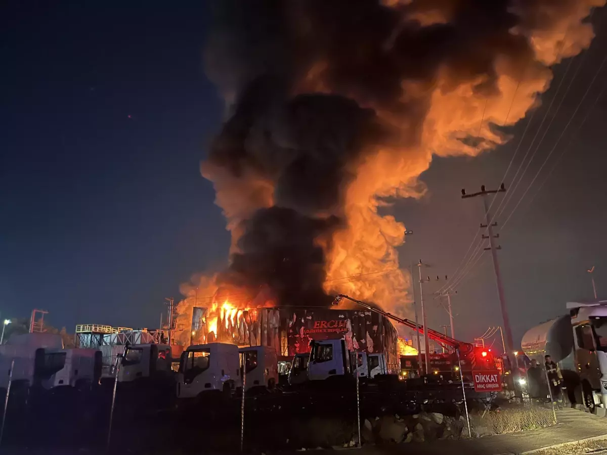 basiskelede lojistik depoda yangin X2QgxPFE