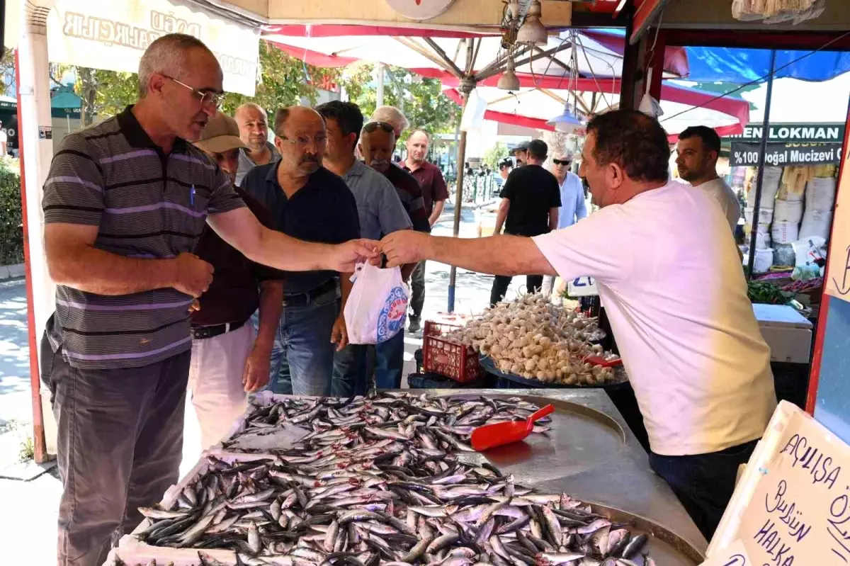 eskisehirde 5 ton ucretsiz balik dagitimi yapildi scVMcBQM