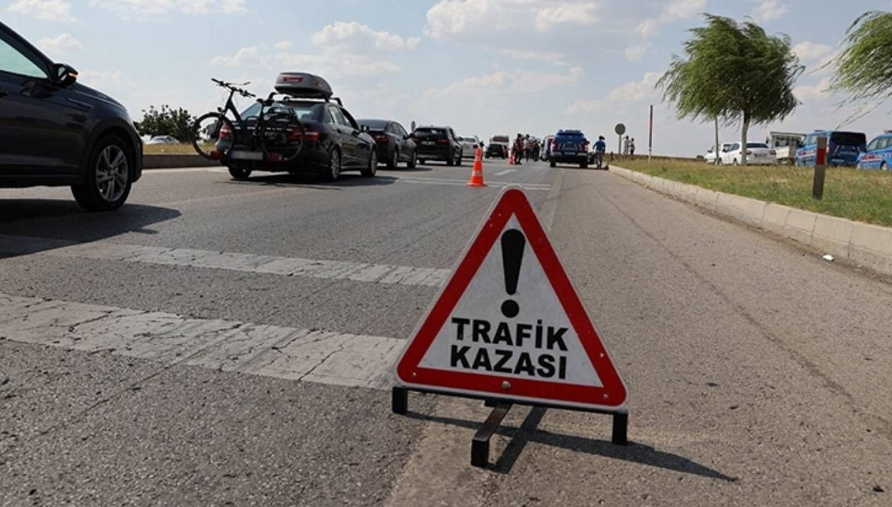 karsidan karsiya gecerken otomobil carpti 45 yasindaki adam hayatini kaybetti I5sMDjLk