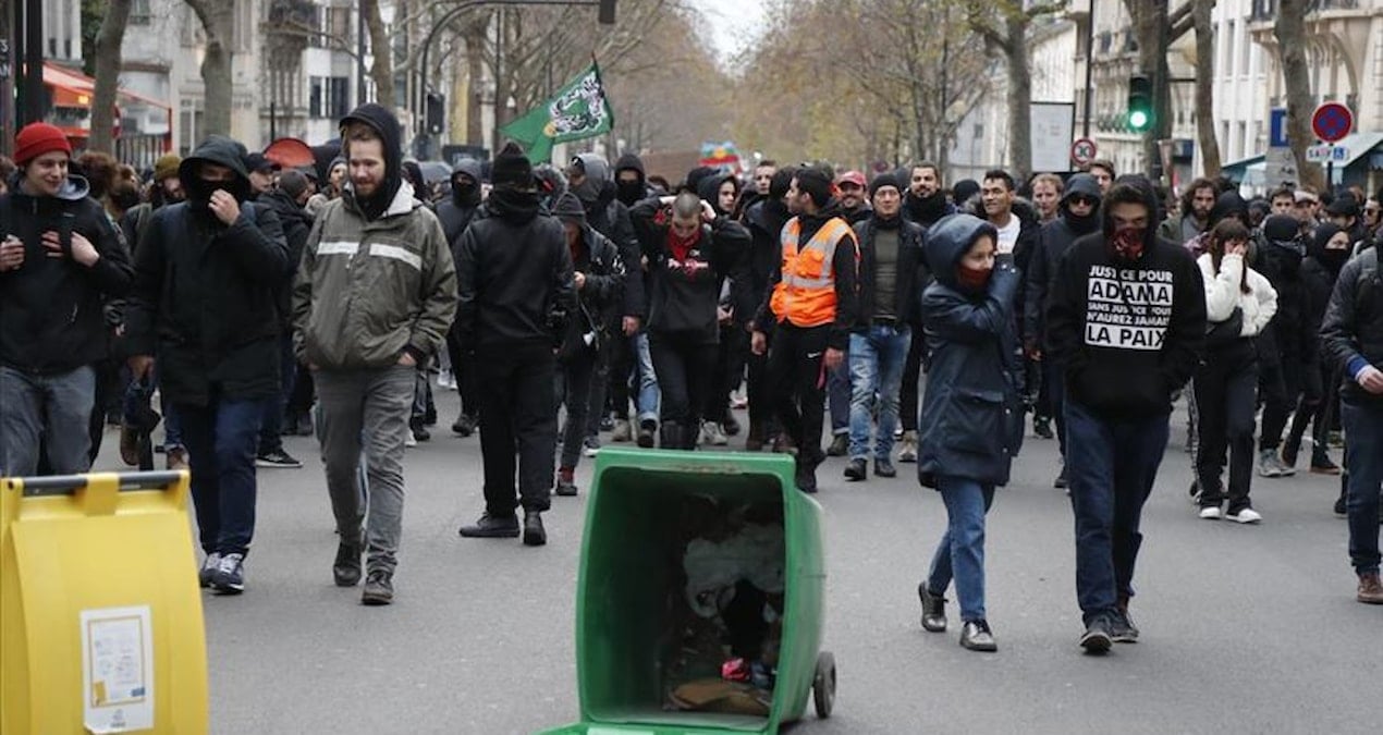 komsu ulkede kaos cikti 200 yil boyunca kazanacaklari tum parayi turkiyeyeodeyecekler RVIV3bdc