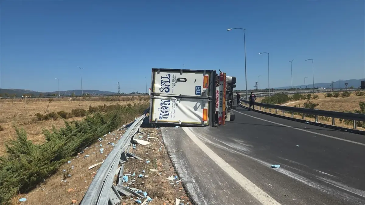 orhangazide tir devrildi surucu yarali 9QR2XQcv