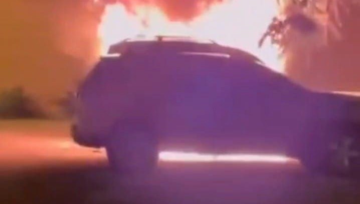 park halindeki arac alev alev yandi QUyYHdBK