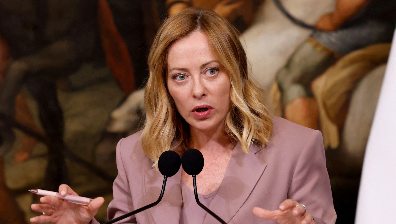 porno ile mucadele meloniyi de hedef aldilar 2bG46GZY