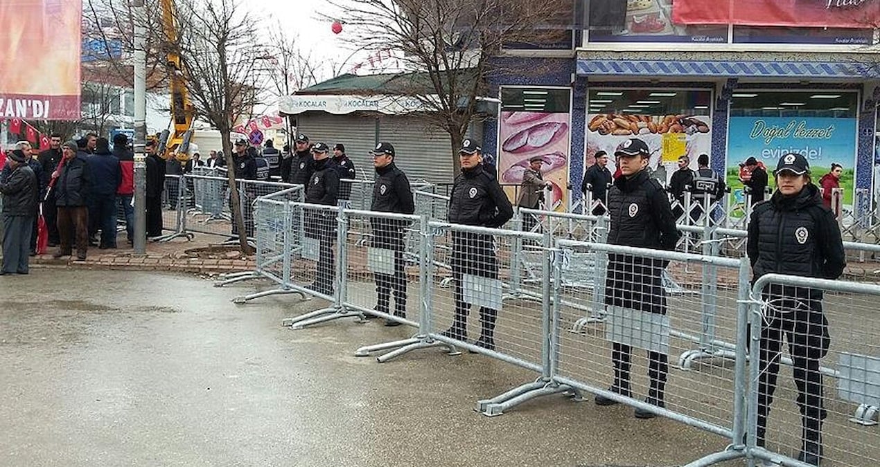 valilik duyurdu istanbulda uc gunluk miting yasagi eV76yTCf