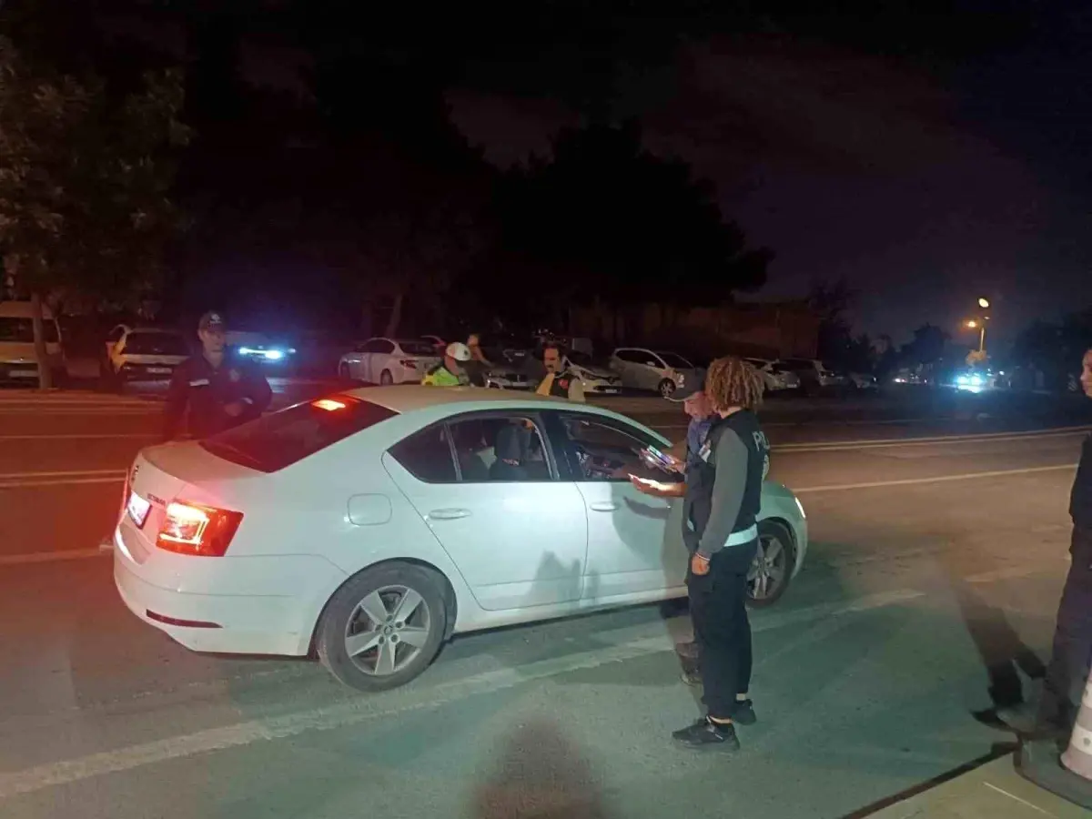 antalyada asayis operasyonu 267 tutuklama EAcAO269.jpg