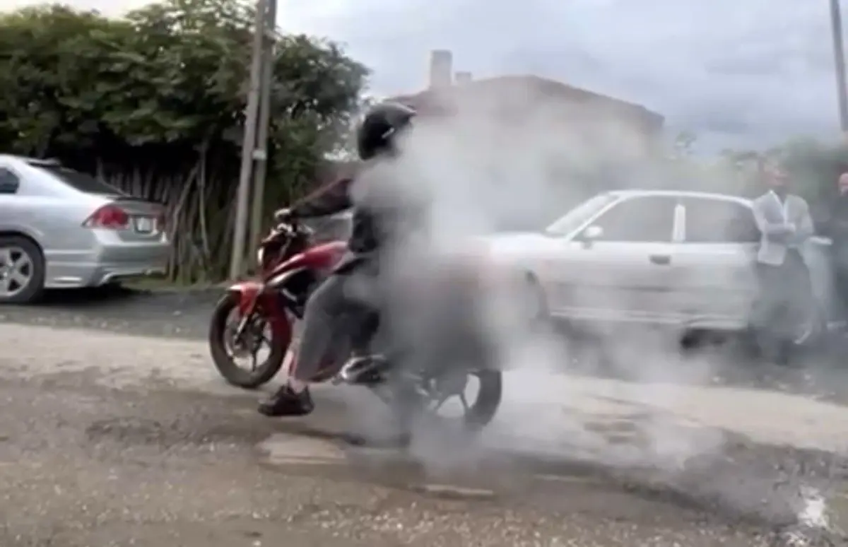 duman cikaran motosiklet surucusune ceza cLkyaYax.jpg