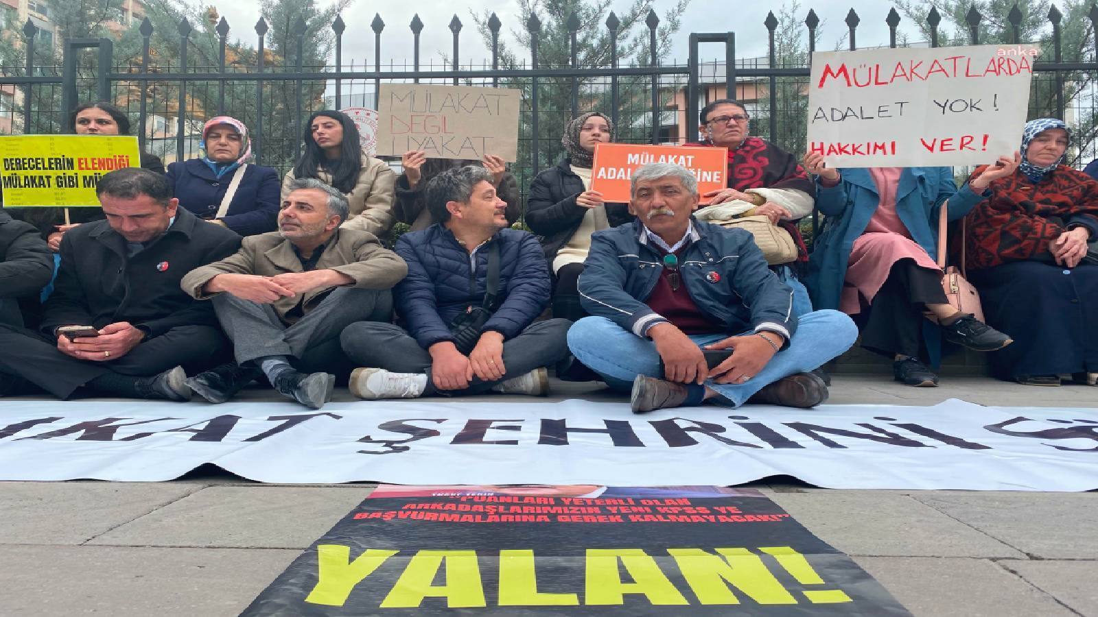 mulakat magduru ogretmenlerin aileleri ankarada herkes kendi koltugunun sevdasinda kimse ilgilenmiyor 7LVw8ujC