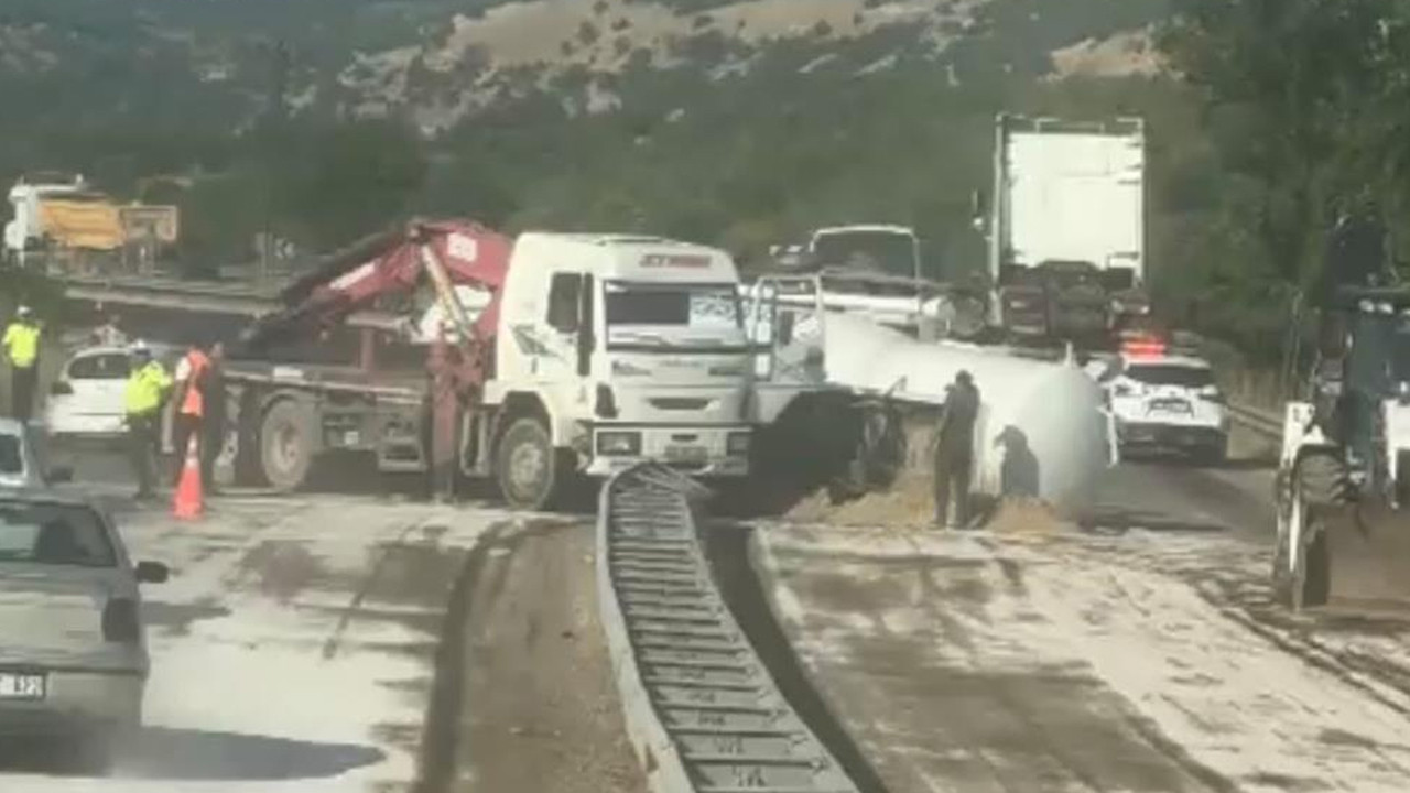 Malatya-Adıyaman kara yolunda yakıt tankeri devrildi Haber gorseli