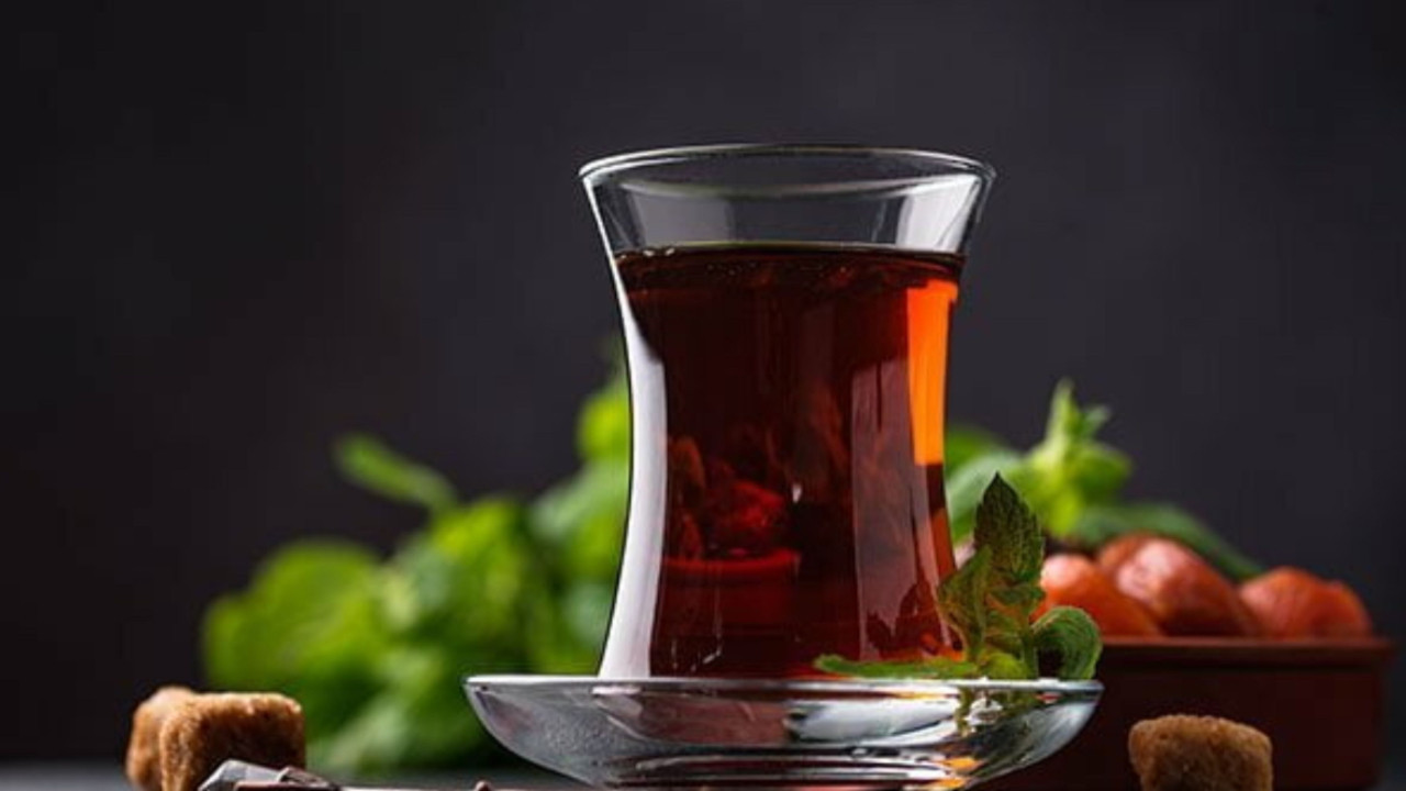 Çay suyuna 1 parça ekleyin: Saatlerce bayatlamıyor, lezzetini ikiye katlıyor Haber gorseli