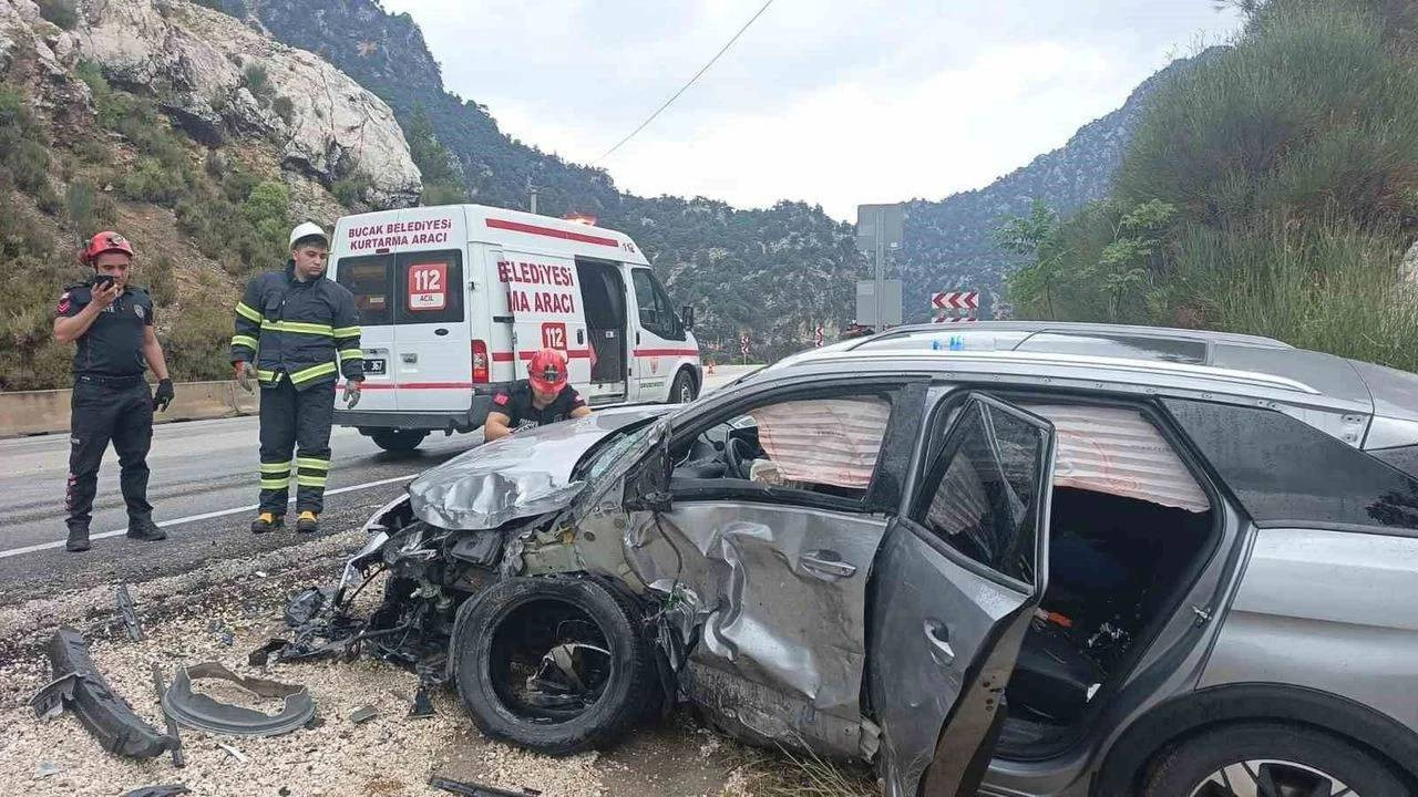 Otomobil ile pikap çarpıştı, yaralılar var Haber gorseli