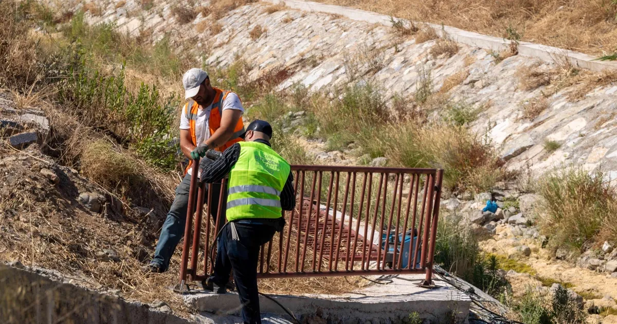 İzmir Seferihisar’da selin izleri siliniyor Img