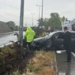 Kastamonuda saganak kazasi su birikintisine kapilan araba direge vurdu 3 yarali Fvs66Xry